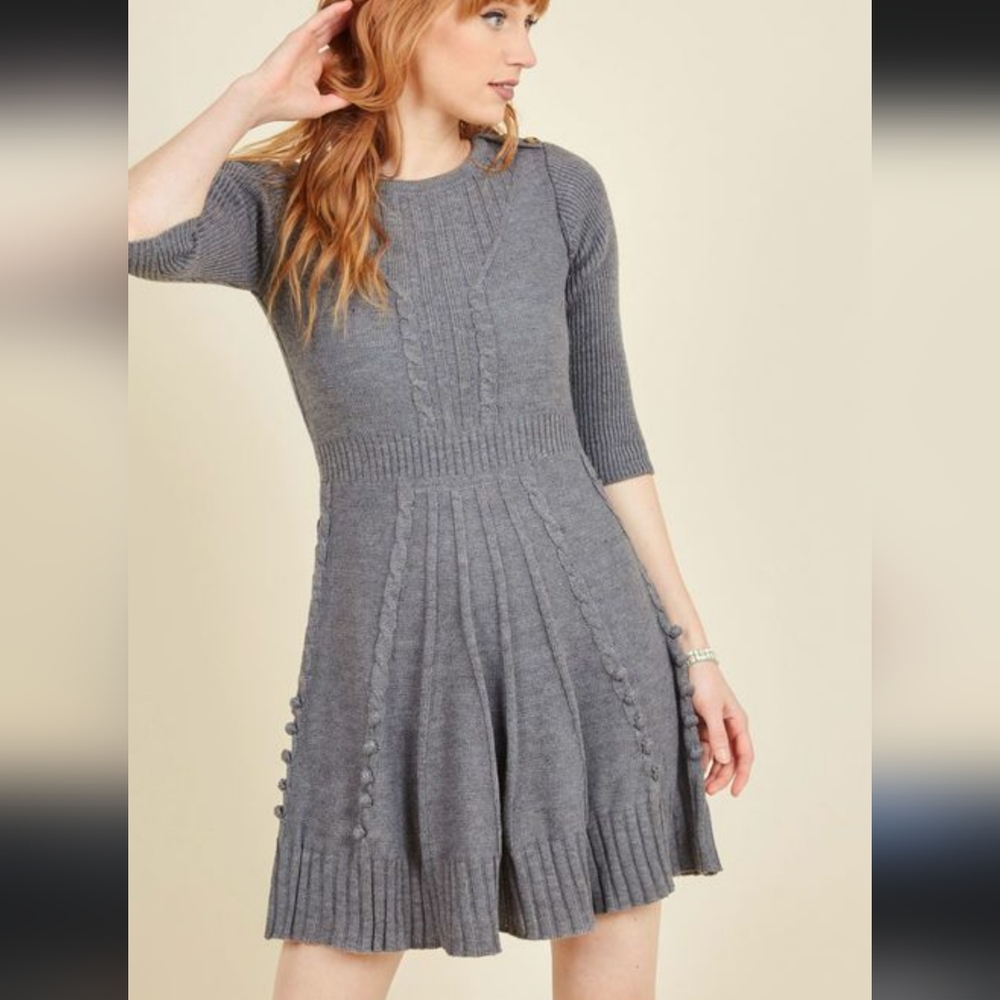 MAK sweater dress grey with half sleeves and fit and flare style with ribbed det